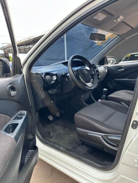 TOYOTA Etios Hatch 1.3 16V 4P FLEX X, Foto 12
