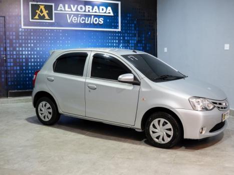 TOYOTA Etios Hatch 1.3 16V 4P FLEX X, Foto 2
