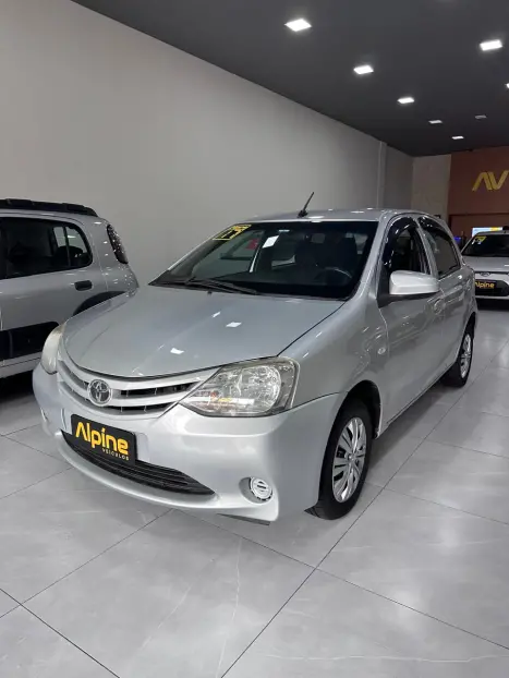 TOYOTA Etios Hatch 1.3 16V 4P FLEX X, Foto 2