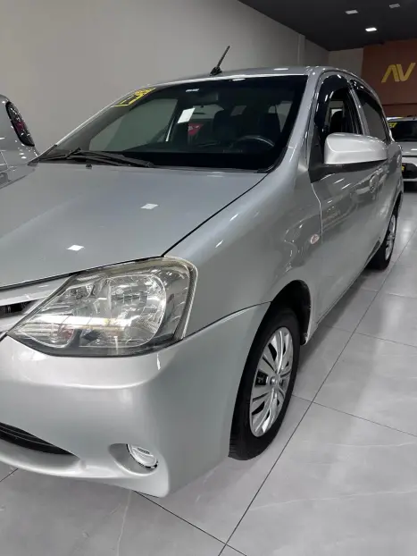 TOYOTA Etios Hatch 1.3 16V 4P FLEX X, Foto 4