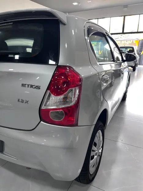 TOYOTA Etios Hatch 1.3 16V 4P FLEX X, Foto 8