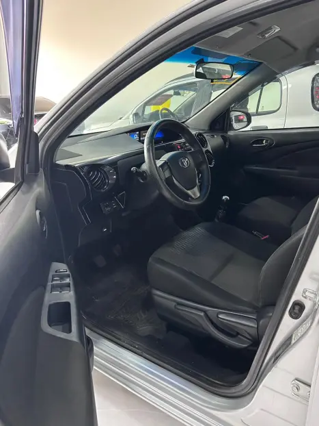 TOYOTA Etios Hatch 1.3 16V 4P FLEX X, Foto 12