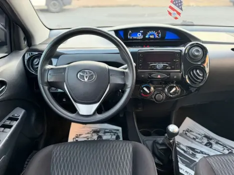 TOYOTA Etios Hatch 1.3 16V 4P FLEX X, Foto 4
