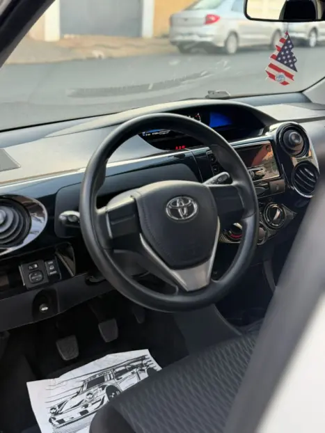 TOYOTA Etios Hatch 1.3 16V 4P FLEX X, Foto 5