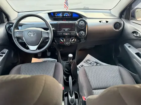 TOYOTA Etios Hatch 1.3 16V 4P FLEX X, Foto 6