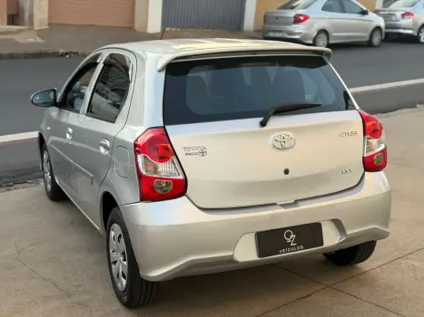 TOYOTA Etios Hatch 1.3 16V 4P FLEX X, Foto 8