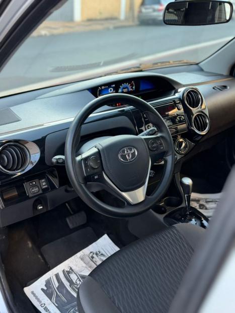 TOYOTA Etios Hatch 1.5 16V 4P FLEX XS AUTOM�TICO, Foto 4
