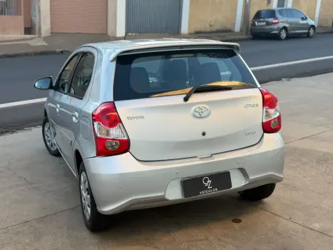 TOYOTA Etios Hatch 1.5 16V 4P FLEX XS AUTOM�TICO, Foto 8