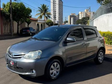 TOYOTA Etios Hatch 1.3 16V 4P FLEX X, Foto 2