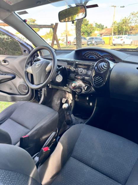 TOYOTA Etios Hatch 1.3 16V 4P FLEX X, Foto 6