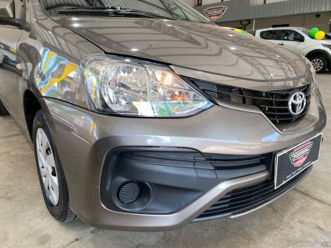 TOYOTA Etios Hatch 1.5 16V 4P FLEX XS AUTOM�TICO, Foto 4