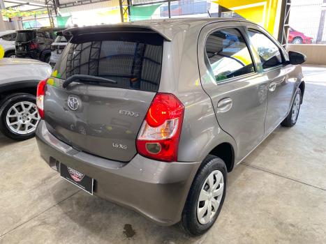 TOYOTA Etios Hatch 1.5 16V 4P FLEX XS AUTOM�TICO, Foto 8