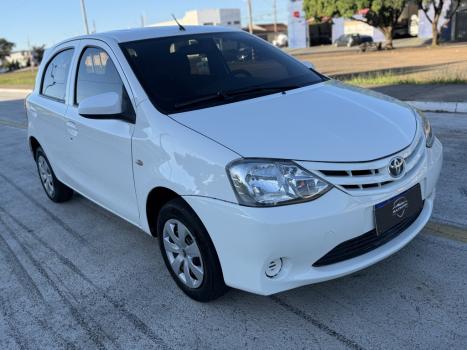TOYOTA Etios Hatch 1.3 16V 4P FLEX X, Foto 2