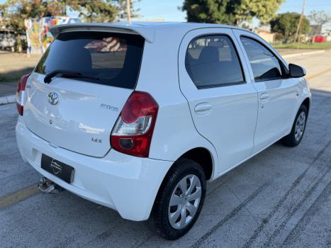 TOYOTA Etios Hatch 1.3 16V 4P FLEX X, Foto 4