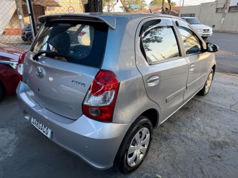 TOYOTA Etios Hatch 1.3 16V 4P FLEX X AUTOM�TICO, Foto 5