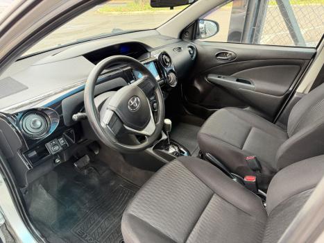 TOYOTA Etios Hatch 1.3 16V 4P FLEX X AUTOM�TICO, Foto 8
