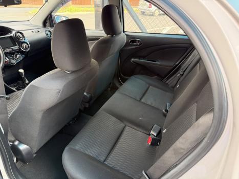 TOYOTA Etios Hatch 1.3 16V 4P FLEX X AUTOM�TICO, Foto 9