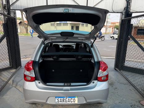 TOYOTA Etios Hatch 1.3 16V 4P FLEX X AUTOM�TICO, Foto 10