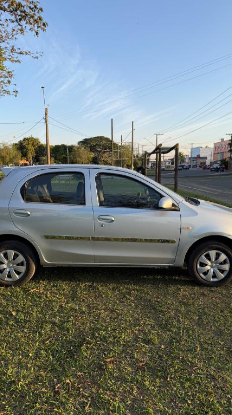 TOYOTA Etios Hatch 1.3 16V 4P FLEX X, Foto 6