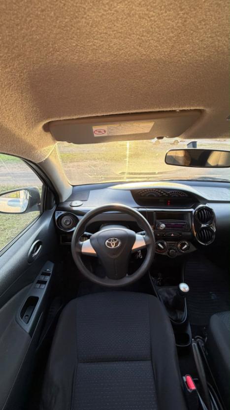 TOYOTA Etios Hatch 1.3 16V 4P FLEX X, Foto 11