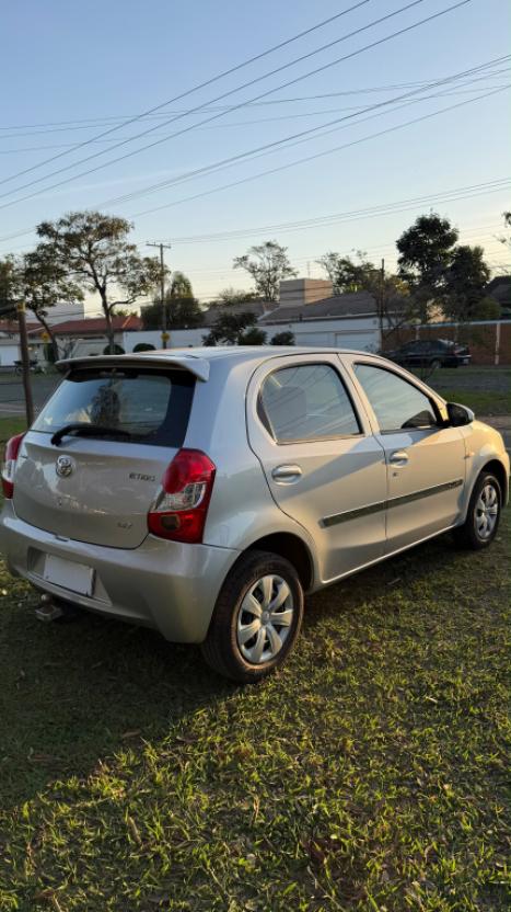 TOYOTA Etios Hatch 1.3 16V 4P FLEX X, Foto 3