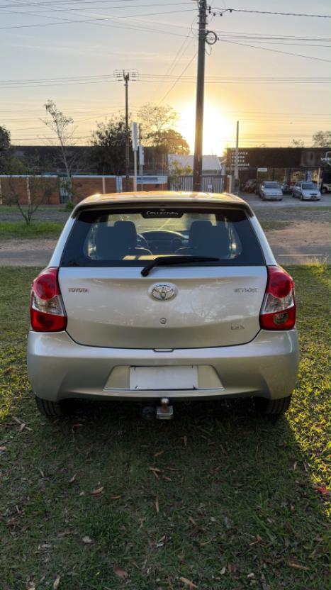 TOYOTA Etios Hatch 1.3 16V 4P FLEX X, Foto 8