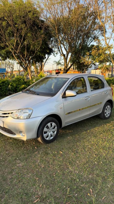 TOYOTA Etios Hatch 1.3 16V 4P FLEX X, Foto 5