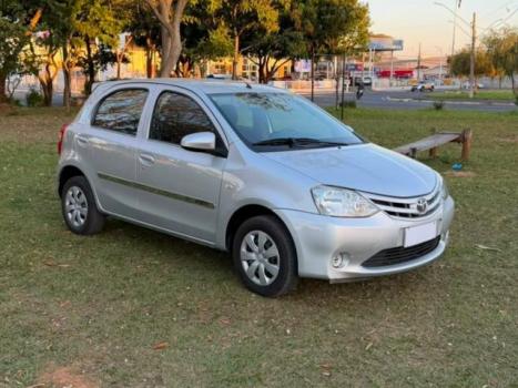TOYOTA Etios Hatch 1.3 16V 4P FLEX X, Foto 2