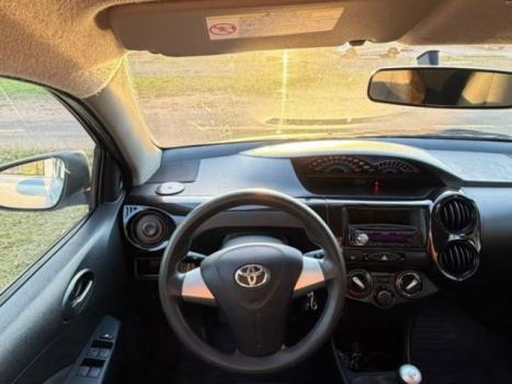 TOYOTA Etios Hatch 1.3 16V 4P FLEX X, Foto 5