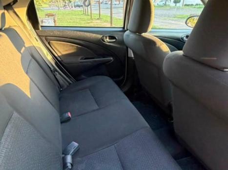 TOYOTA Etios Hatch 1.3 16V 4P FLEX X, Foto 6