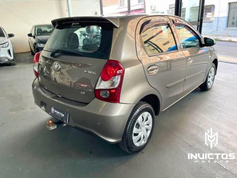 TOYOTA Etios Hatch 1.3 16V 4P FLEX X AUTOMÁTICO, Foto 4