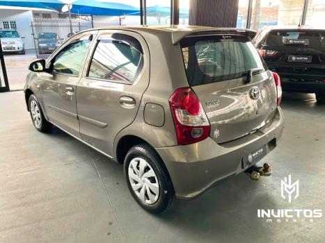 TOYOTA Etios Hatch 1.3 16V 4P FLEX X AUTOMÁTICO, Foto 6