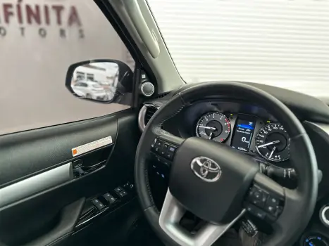 TOYOTA Hilux Caminhonete 2.8 16V SRX 4X4 TURBO DIESEL CABINE DUPLA AUTOMTICO, Foto 10