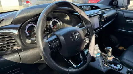 TOYOTA Hilux Caminhonete 2.8 16V SRX 50 ANOS 4X4 TURBO DIESEL CABINE DUPLA AUTOM�TICO, Foto 9