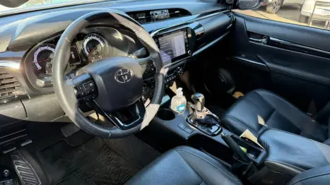TOYOTA Hilux Caminhonete 2.8 16V SRX 50 ANOS 4X4 TURBO DIESEL CABINE DUPLA AUTOM�TICO, Foto 10
