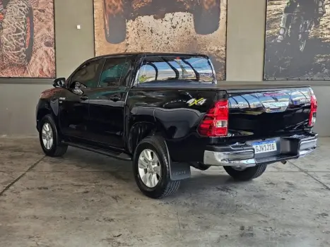 TOYOTA Hilux Caminhonete 2.7 16V 4P SRV FLEX 4X4  CABINE DUPLA AUTOM�TICO, Foto 2