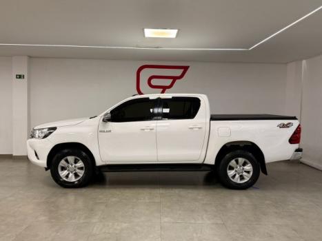 TOYOTA Hilux Caminhonete 2.8 16V SRV 4X4 DIESEL CABINE DUPLA AUTOM�TICO, Foto 4