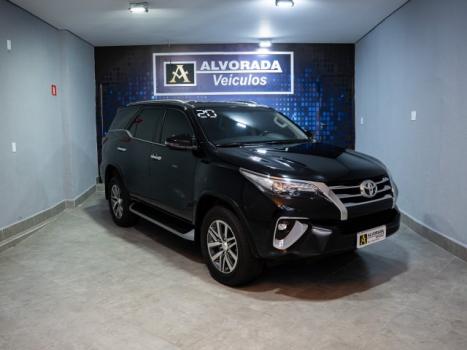 TOYOTA Hilux Caminhonete 2.8 16V SRX 4X4 DIESEL CABINE DUPLA AUTOM�TICO, Foto 2