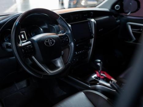TOYOTA Hilux Caminhonete 2.8 16V SRX 4X4 DIESEL CABINE DUPLA AUTOM�TICO, Foto 7