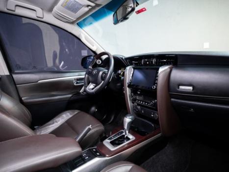 TOYOTA Hilux Caminhonete 2.8 16V SRX 4X4 DIESEL CABINE DUPLA AUTOM�TICO, Foto 13