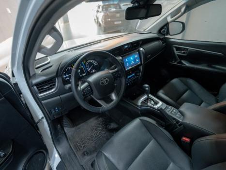 TOYOTA Hilux SW4 2.7 16V 4P FLEX SR 7 LUGARES AUTOMTICO, Foto 6