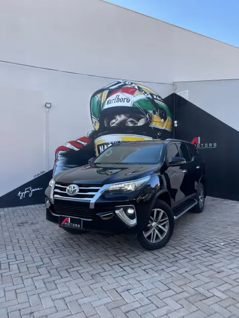 TOYOTA Hilux SW4 2.8 16V 4P SRX 4X4 7 LUGARES TURBO DIESEL AUTOMTICO, Foto 1
