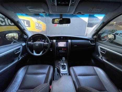 TOYOTA Hilux SW4 2.8 16V 4P SRX 4X4 7 LUGARES TURBO DIESEL AUTOMTICO, Foto 11