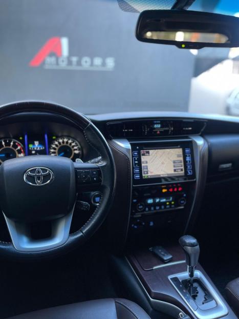 TOYOTA Hilux SW4 2.8 16V 4P SRX 4X4 7 LUGARES TURBO DIESEL AUTOMTICO, Foto 16