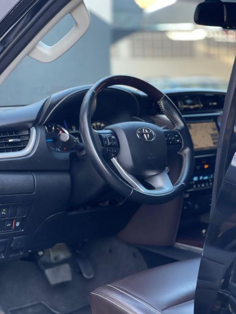 TOYOTA Hilux SW4 2.8 16V 4P SRX 4X4 7 LUGARES TURBO DIESEL AUTOMTICO, Foto 20
