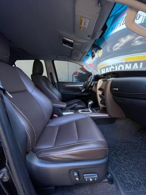 TOYOTA Hilux SW4 2.8 16V 4P SRX 4X4 7 LUGARES TURBO DIESEL AUTOMTICO, Foto 22