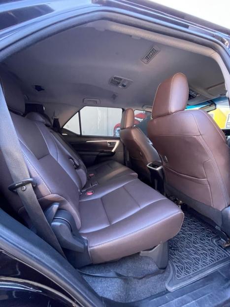 TOYOTA Hilux SW4 2.8 16V 4P SRX 4X4 7 LUGARES TURBO DIESEL AUTOMTICO, Foto 24