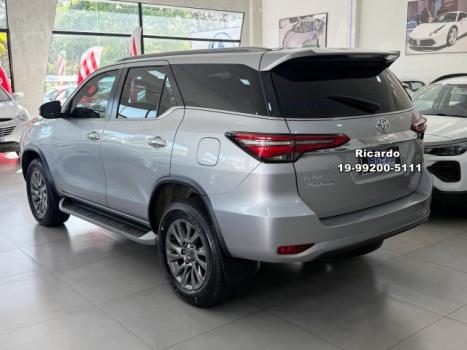 TOYOTA Hilux SW4 2.8 4P SRX 4X4 TURBO DIESEL AUTOMTICO, Foto 3
