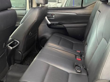 TOYOTA Hilux SW4 2.8 4P SRX 4X4 TURBO DIESEL AUTOMTICO, Foto 6