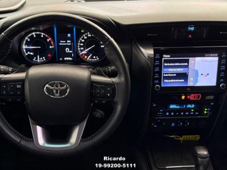 TOYOTA Hilux SW4 2.8 4P SRX 4X4 TURBO DIESEL AUTOMTICO, Foto 7